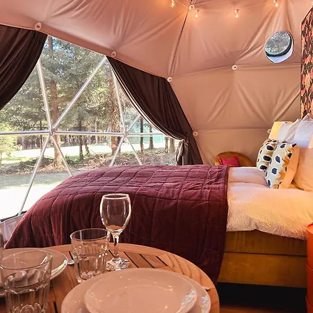 ラグジュアリーテント High Moor Glamping